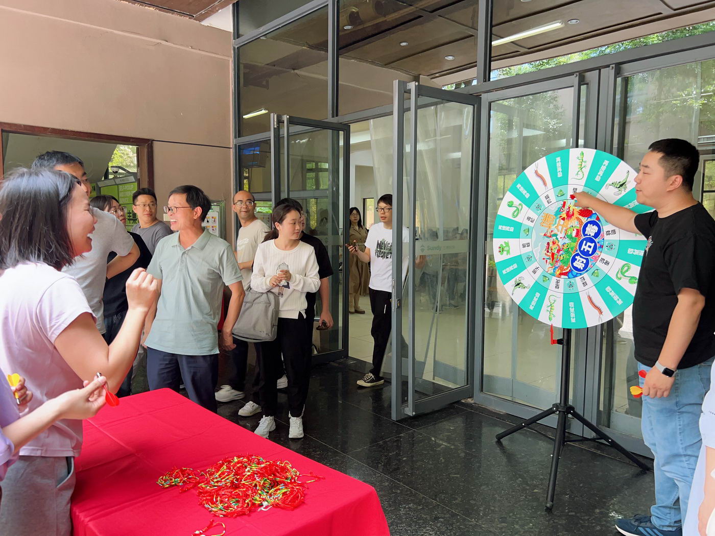 端午飞镖大挑战！靶盘上的五毒着述战，，，，，，，太燃了！